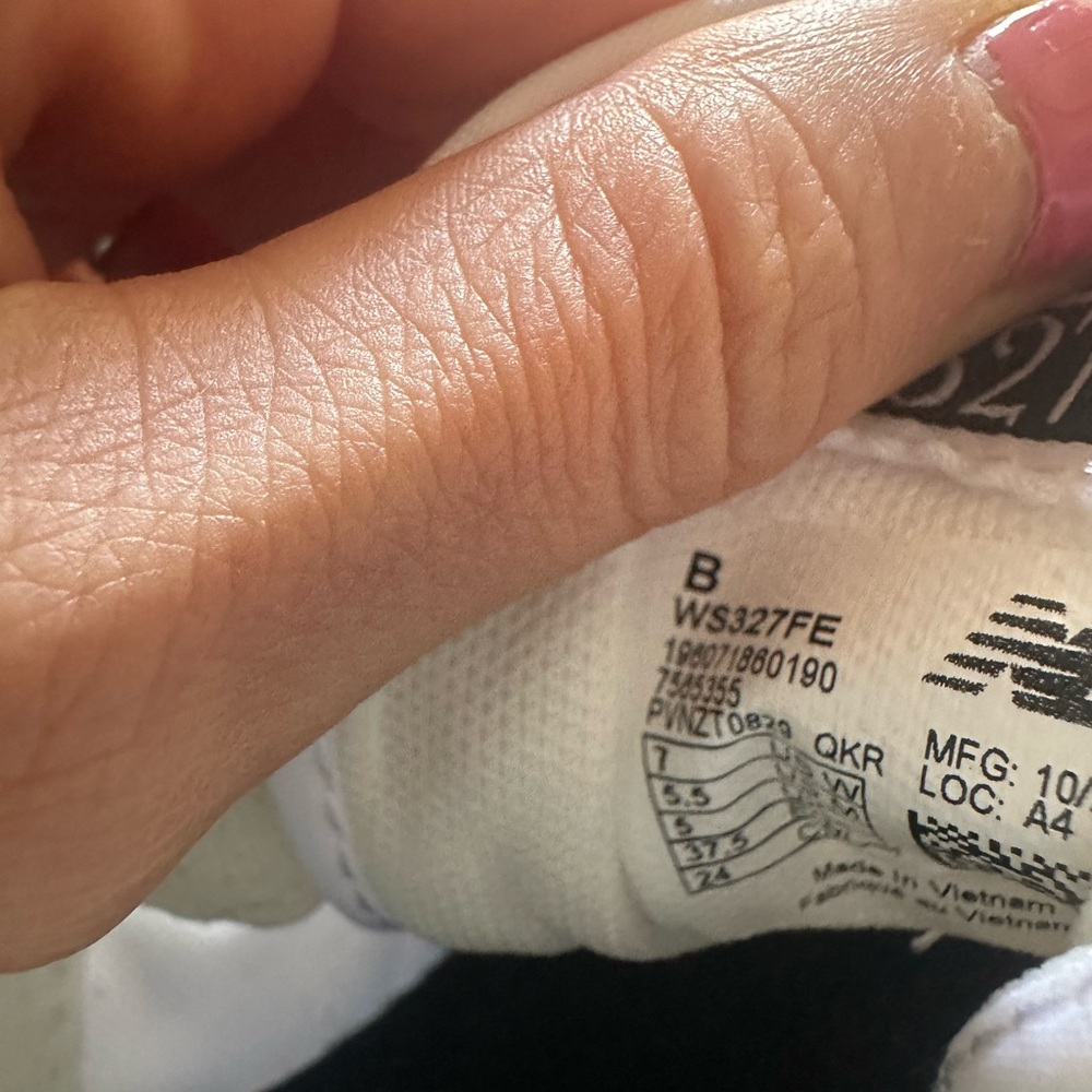 Women’s new balance sneakers 7